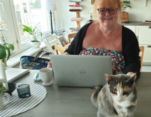 skapar nya mönster till mina muggar och flaskor